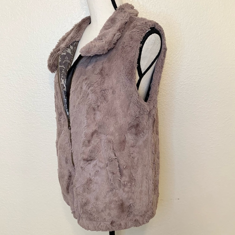 Sanctuary Faux Fur Sleeveless Vest Zip Up Taupe Brown Size Medium - Picture 9 of 16